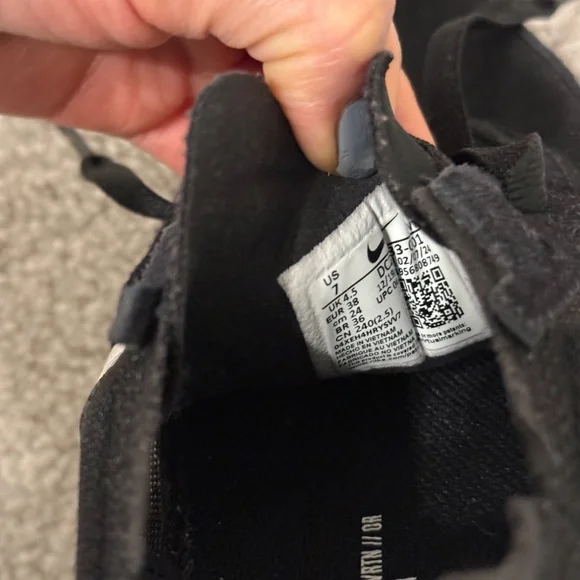 Nike - Picture 5 of 5